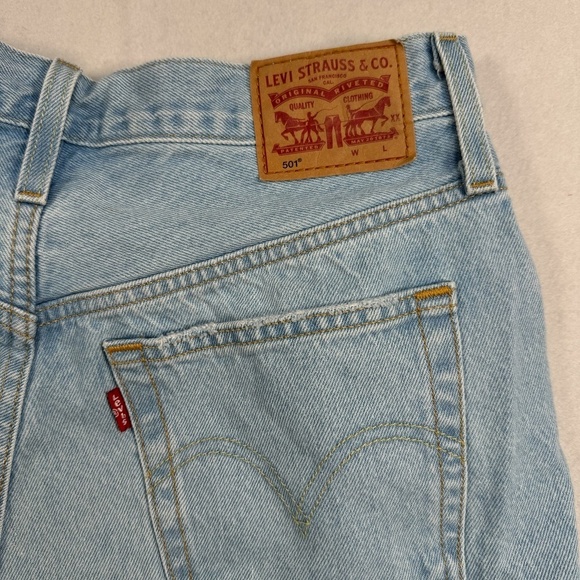 Levis 501 Cut Off Jean Shorts Womens Size 28 Light Blue Mid Rise Button Fly - Picture 10 of 10